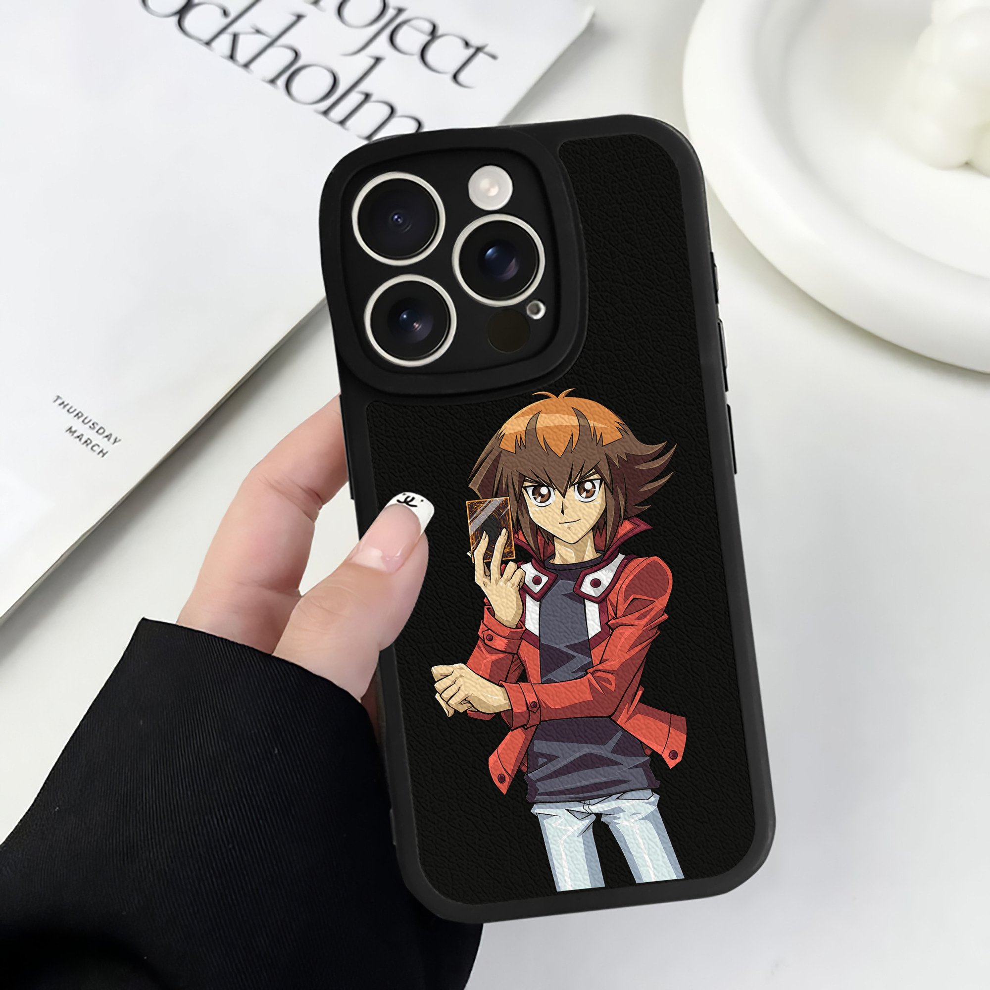 遊☆戯☆王 Yu-Gi-Oh! 【iPhone 16シリーズ対応】シリコンスマホケース（レザー調） 材質：シリコン